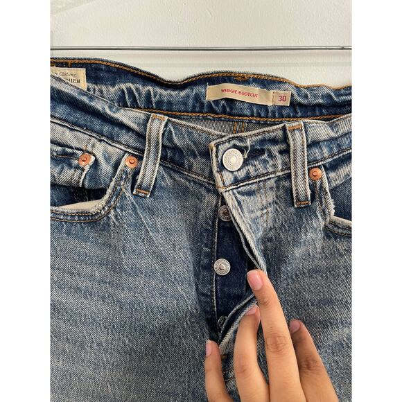 Levi's® Premium Wedgie Bootcut Women’s Jeans Medium Wash Size 30 - Picture 4 of 6